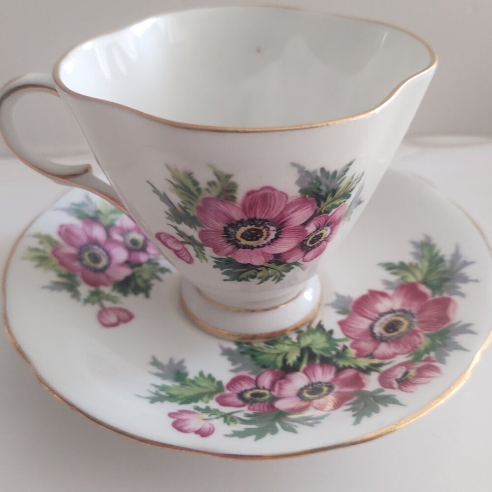 Vintage Royal Windsor Tea Cup & Saucer Set Pink Pansies Square shaped Cup